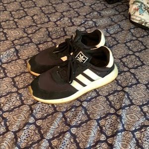 Adidas inki black white shoe